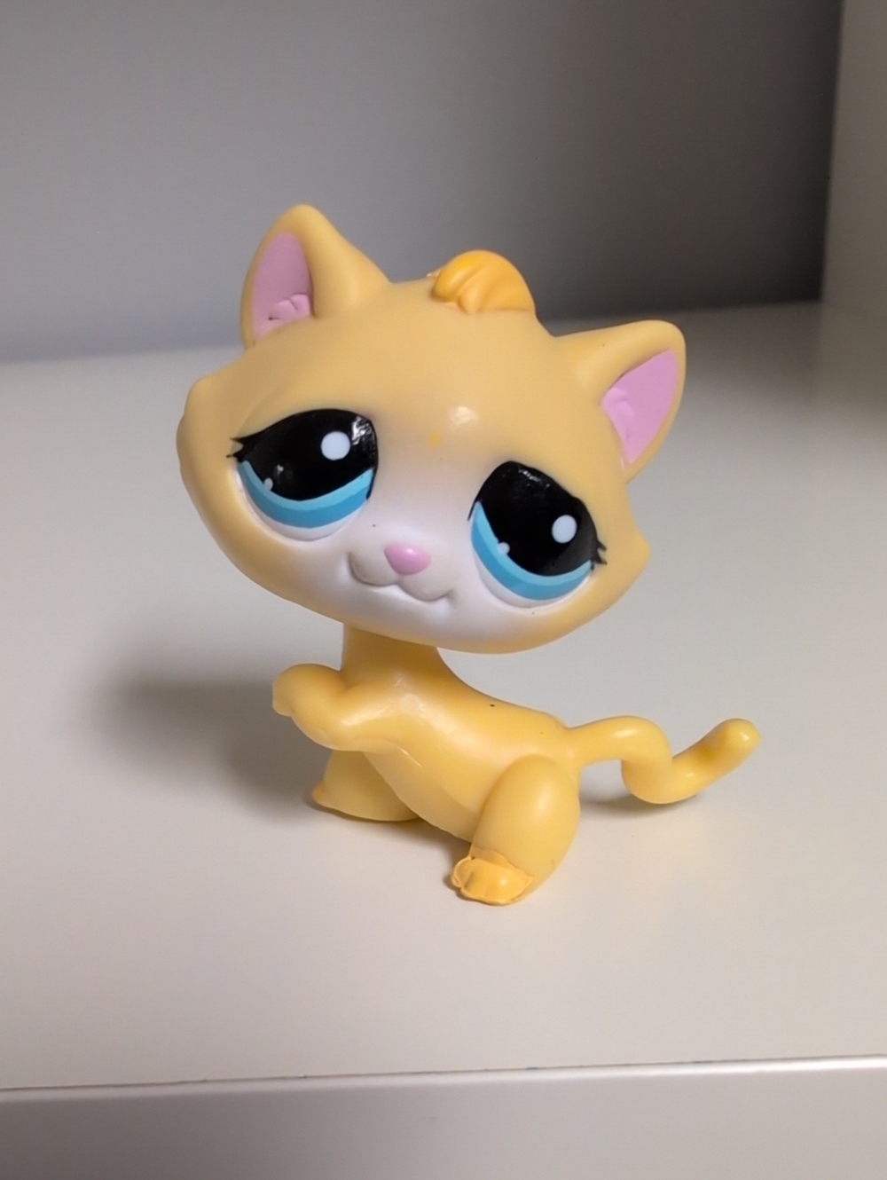 Littlest Pet Shop Kitten #1035 Authentic Hasbro Blue Eyes Collectible Figure